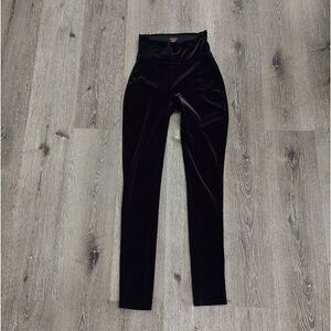 Assets Red Hot Label By Spanx Black Velvet Leggings Women’s Medium